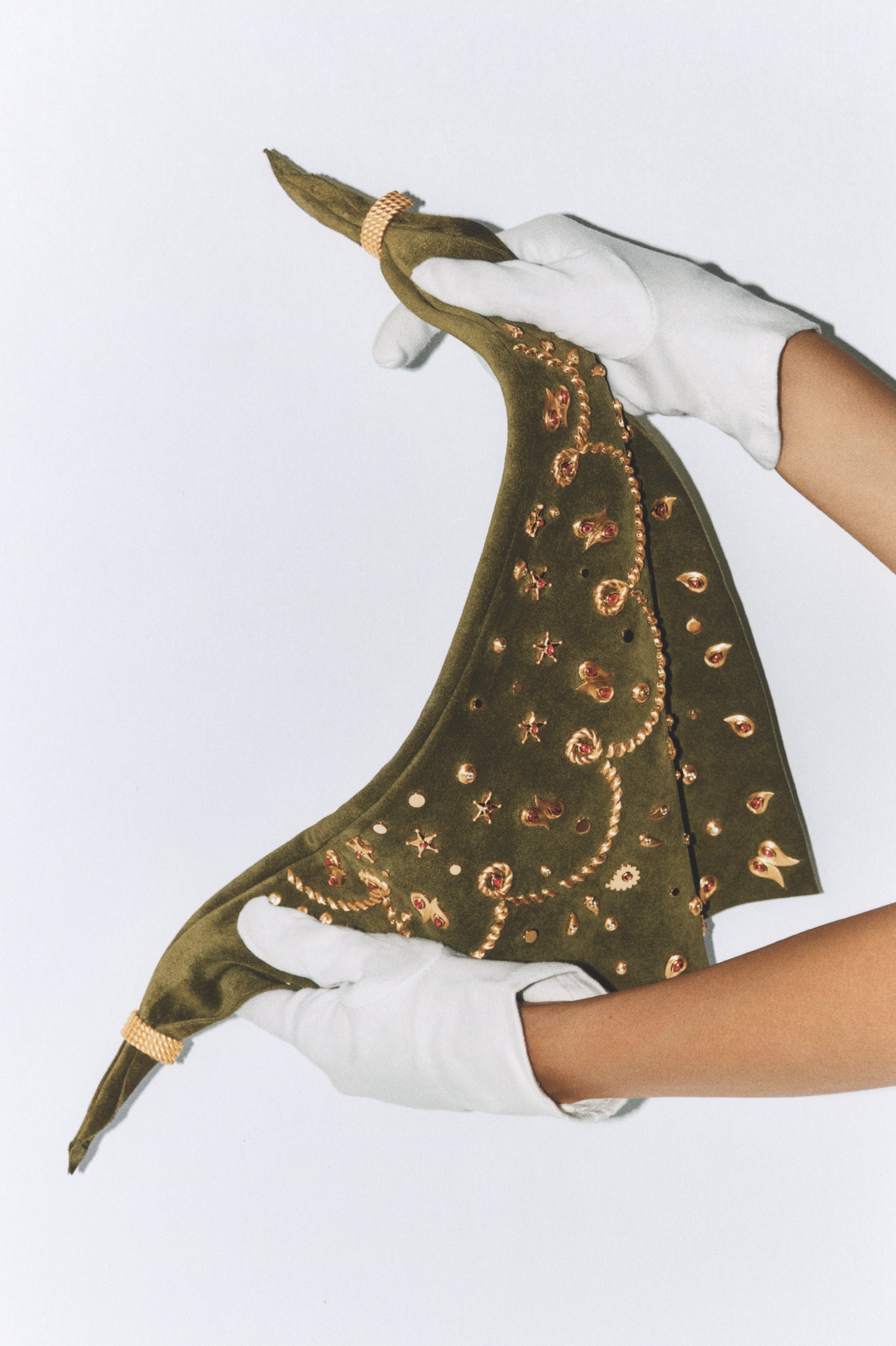 Marie Lichtenberg Staging Pendant Bandana