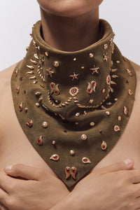 Marie Lichtenberg Staging Pendant Bandana