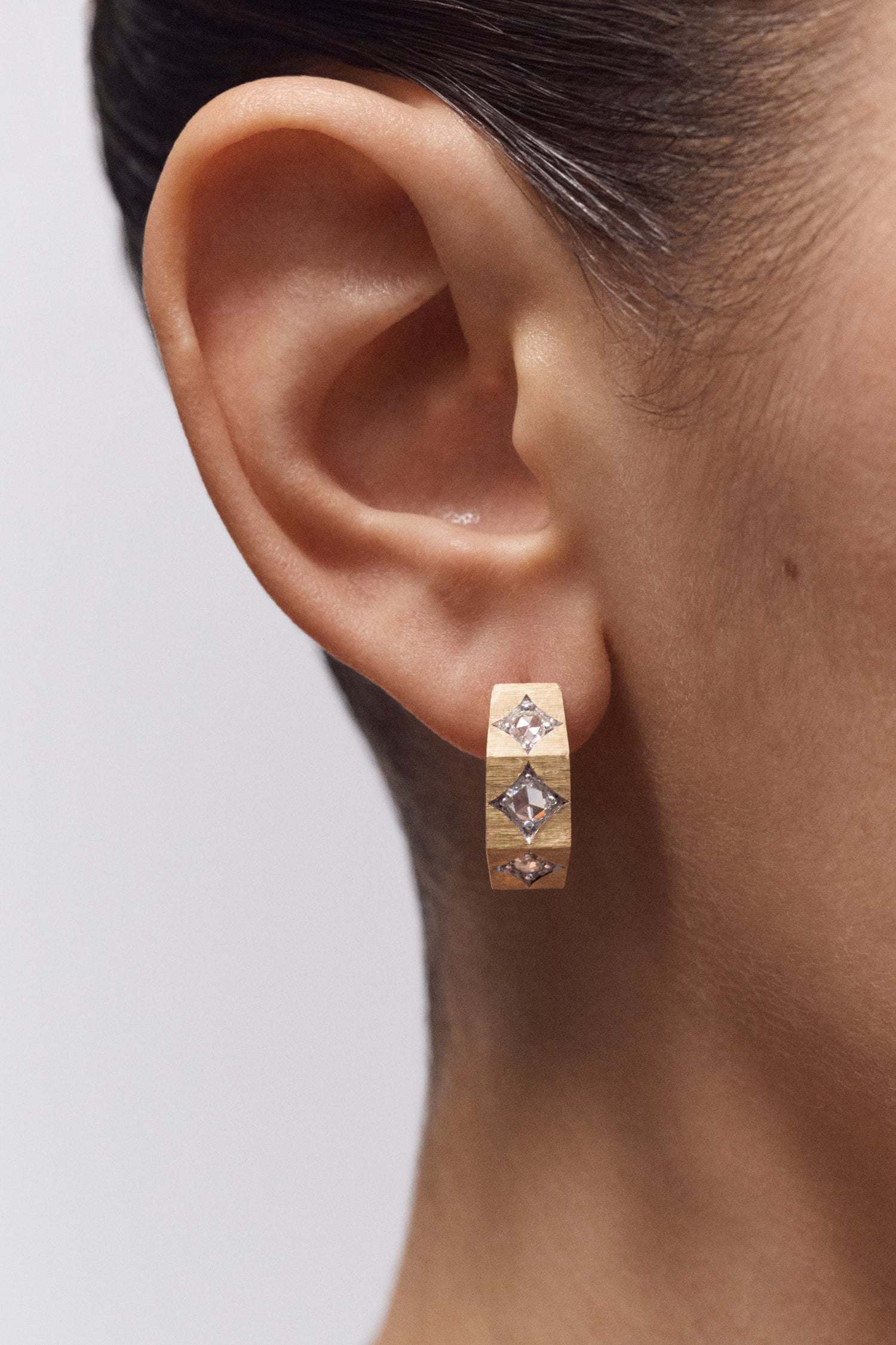 Marie Lichtenberg Staging Earring Ecrou Coco earring Diamonds large