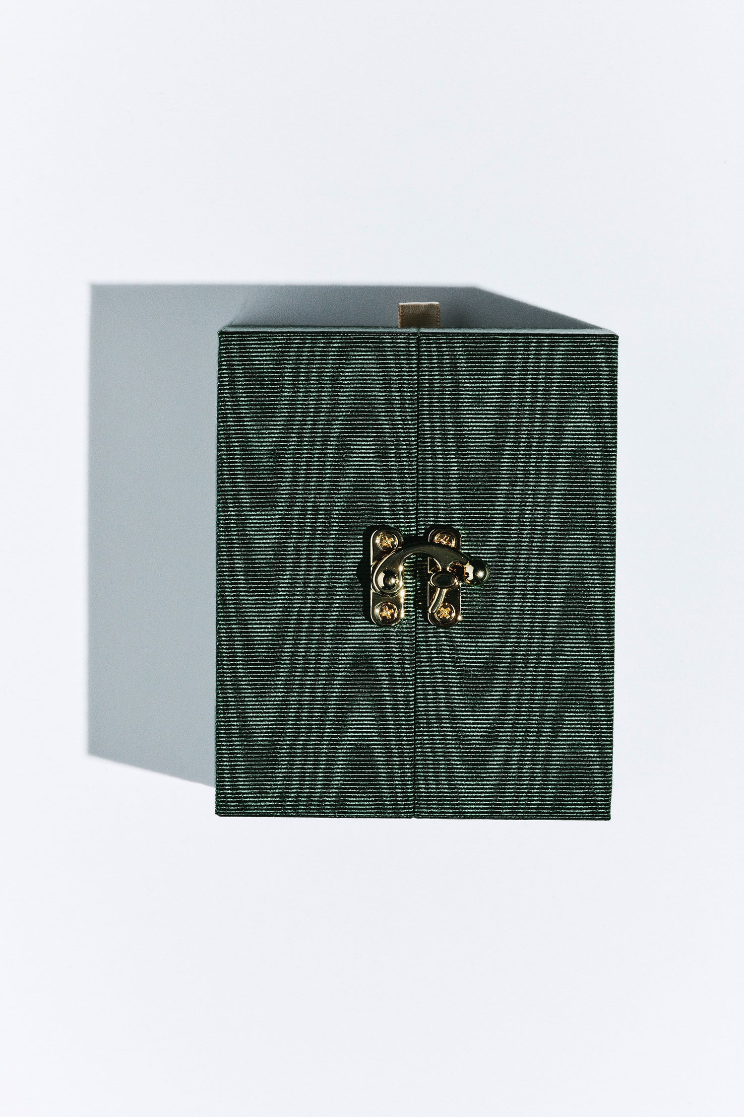 Marie Lichtenberg Staging Scapulaires Gold mini scapular