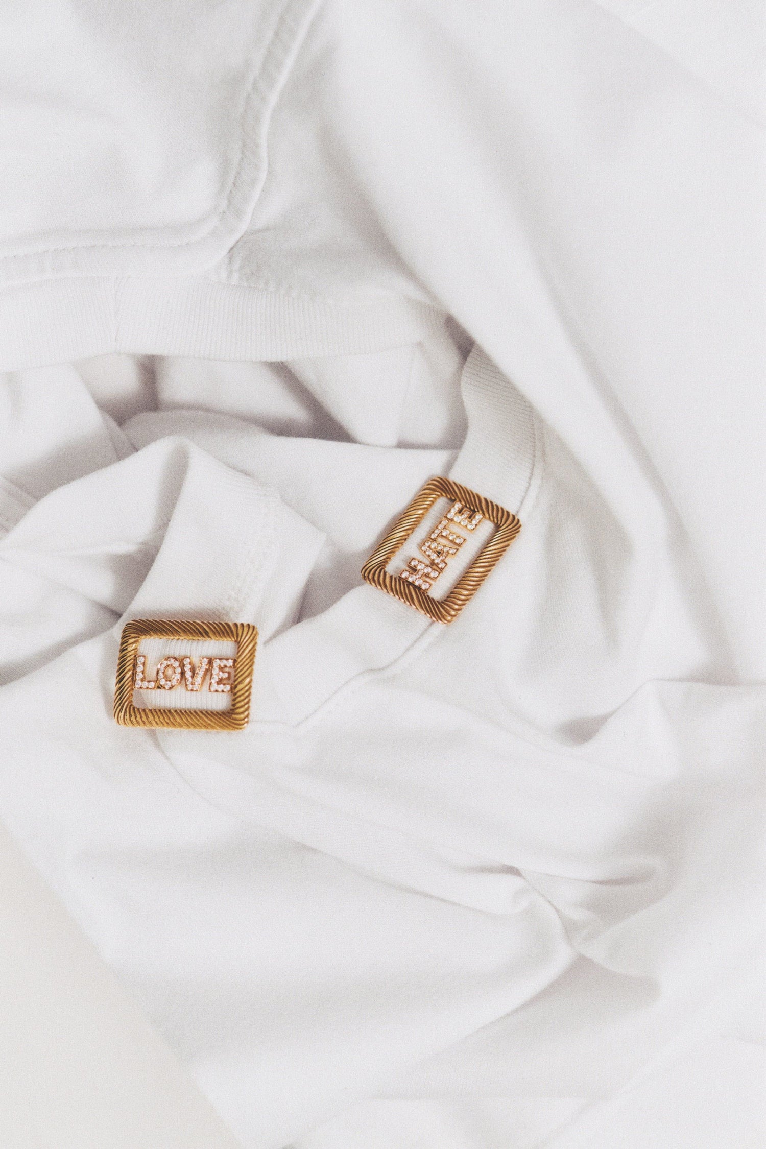 Marie Lichtenberg Staging Collar clips Love Collar Clip